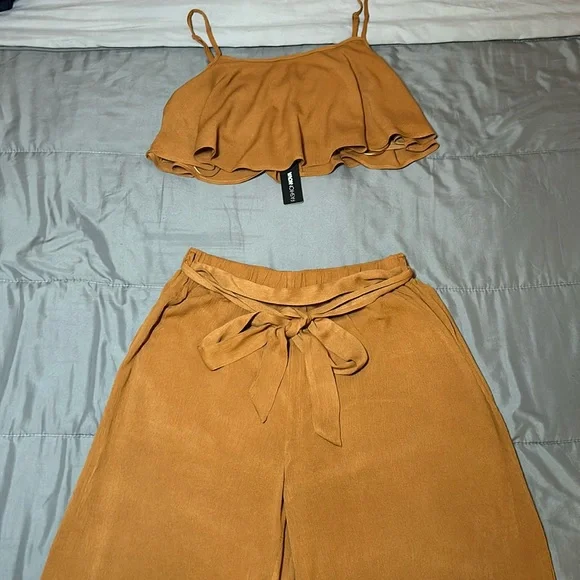 (NWT) Fashion Nova women’s Here Thriving Pant Set. Size Medium. - Picture 3 of 12